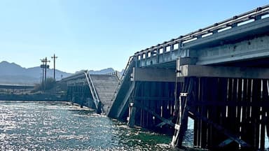 Colapso de un puente en Arizona, cerca de la frontera con California, estaría relacionado con un incendio forestal