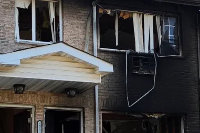 La casa consumida por el fuego en Queens. (GoFundMe)