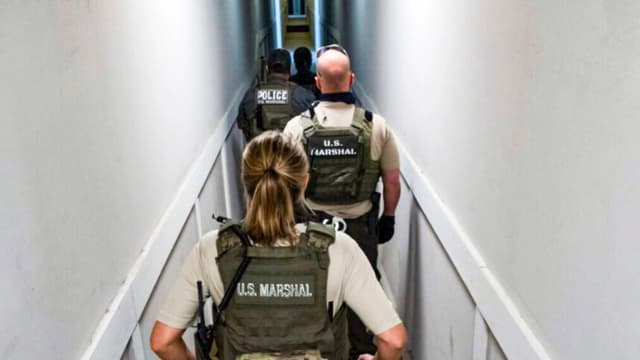 Los alguaciles de EE. UU. detienen a 61 fugitivos en 4 días en el marco de la Operación Heatwave
