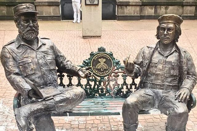 Reconstuirán esculturas de Fidel Castro y “Che” Guevara en Ciudad de México tras su retiro el año pasado