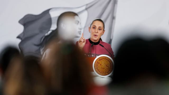 México ordena cerrar escuelas militarizadas antes del regreso a clases por muerte de una alumna
