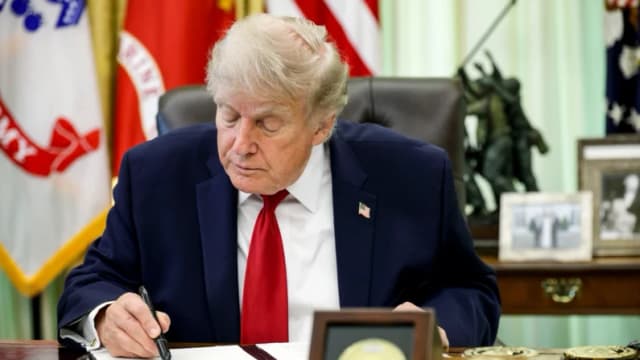 Trump ordena limitar las exportaciones de desechos de minerales críticos