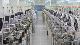 Senadores presionan a Apple para que descarte el uso de memoria fabricada por empresas militares chinas