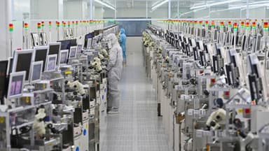 Senadores presionan a Apple para que descarte el uso de memoria fabricada por empresas militares chinas