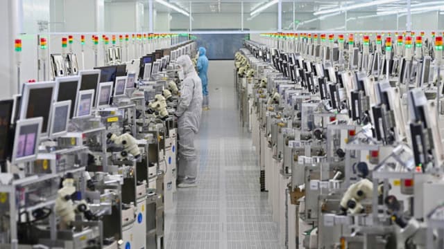 Senadores presionan a Apple para que descarte el uso de memoria fabricada por empresas militares chinas
