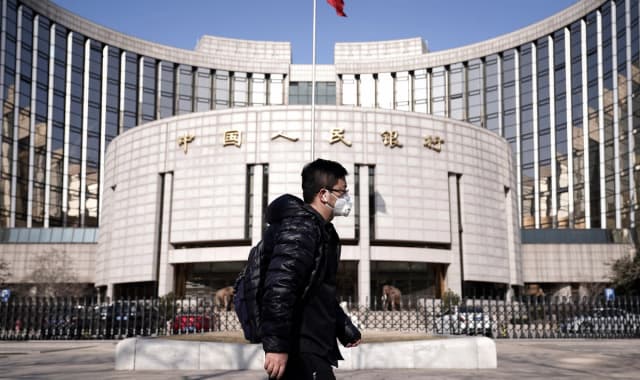 Bancos chinos recortan salarios de empleados por tercer año ante débil demanda de préstamos