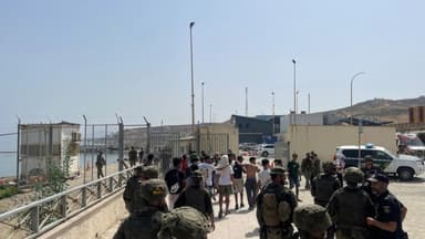 Inmigrantes ilegales siguen dispersos en Ceuta días después de la histórica irrupción a la frontera en España