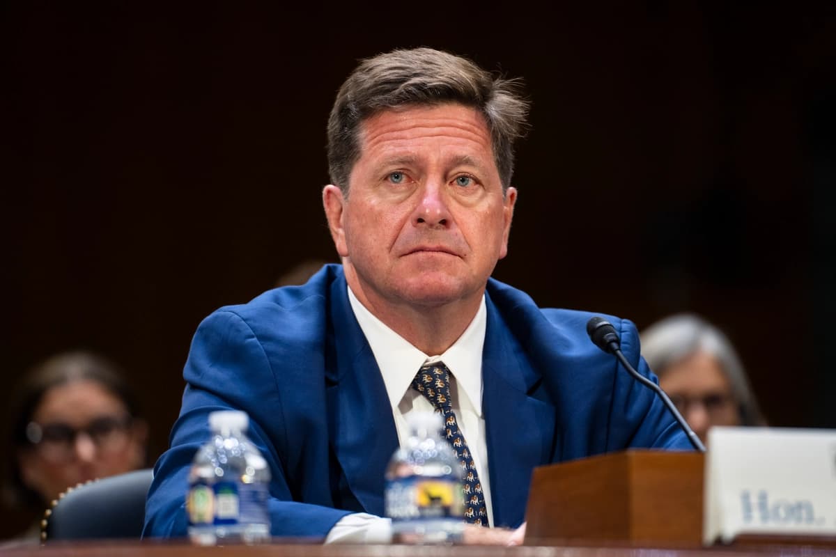 Jay Clayton, candidato a director de inteligencia nacional, testifica durante su audiencia de confirmación en el Capitolio, en Washington, el 15 de julio de 2026. (Madalina Kilroy/The Epoch Times)