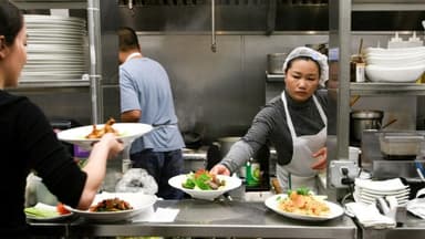 California aumentará el salario mínimo a 17.40 dólares en 2027
