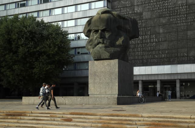 Un monumento a Karl Marx en el centro de la ciudad de Chemnitz, Alemania, el 29 de agosto de 2018. (Sean Gallup/Getty Images)