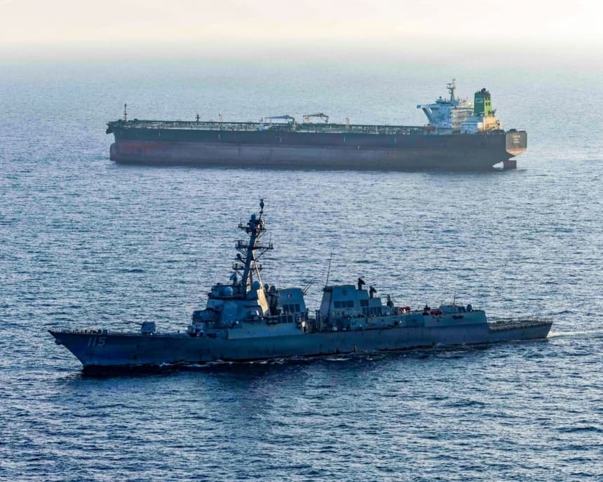 Buques en el estrecho de Ormuz, el 26 de abril de 2026. (Armada de EE. UU. vía Getty Images)