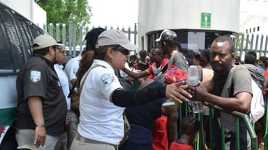 Dos migrantes son entregados a la Fiscalía por intentar incendiar una estación migratoria