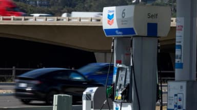 Chevron y Exxon ganan demasiado con el petróleo, asegura Trump al exigir precios más bajos
