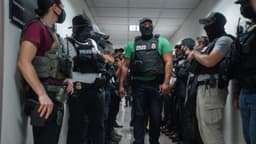 Jueza dictamina que Nueva York no puede prohibir que los agentes federales usen máscaras