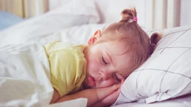 Estudio relaciona los "genes del reloj biológico" con el riesgo de obesidad infantil