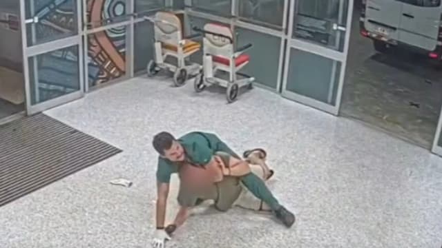 Enfermero derriba a paciente violento con llave de jiu-jitsu