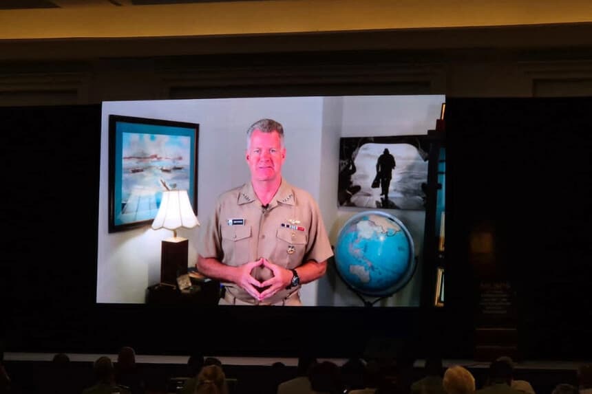 El almirante Samuel Paparo, comandante del Mando del Pacífico de EE. UU., interviene en la 37ª Conferencia Anual de Derecho y Operaciones Militares Internacionales por vídeo en Kuala Lumpur, Malasia, el 3 de agosto de 2026. (Cortesía de la Secretaría de la ASEAN).