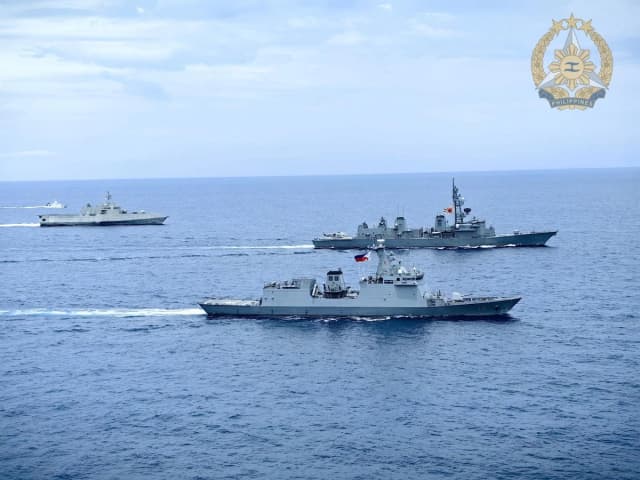 Las fuerzas de Estados Unidos, Japón y Filipinas llevan a cabo un ejercicio marítimo en el Mar de China del Sur del 21 al 25 de julio de 2026. (Sargento primero Manzano, cabo Mancawan/Fuerzas Armadas de Filipinas)