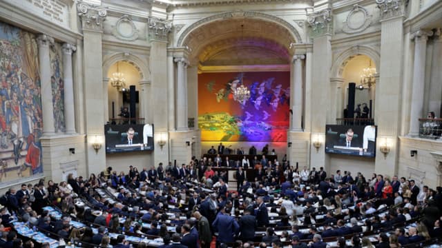 De la Espriella inicia su mandato sin mayoría en el Congreso y con retos en seguridad y salud