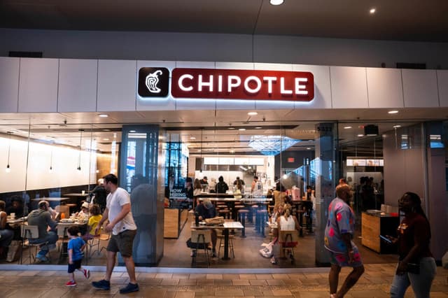 Chipotle en el centro comercial Mall of America, en Bloomington, Minnesota, el 29 de agosto de 2025. (Madalina Kilroy/The Epoch Times).