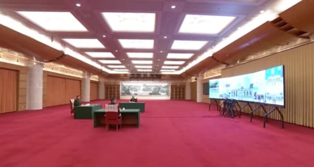 El líder chino Xi Jinping habló con unidades militares por videoconferencia y les deseó un feliz Año Nuevo Lunar en Beijing el 10 de febrero de 2026. (CCTV vía Reuters/Captura de pantalla vía The Epoch Times).