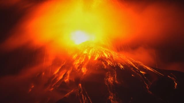 Guatemala evacúa a cientos de aldeanos tras la erupción del volcán de Fuego