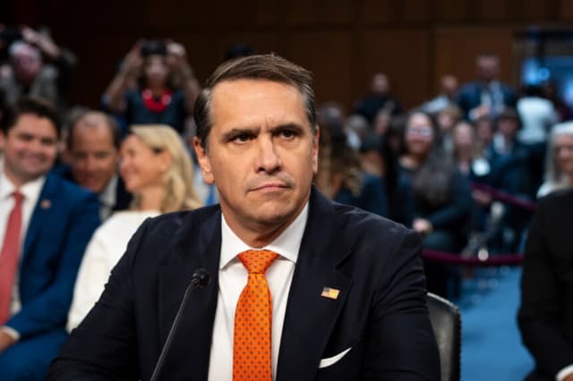 Todd Blanche, el fiscal general interino nominado para dirigir el Departamento de Justicia, llega para testificar en su audiencia de confirmación en el Capitolio el 15 de julio de 2026. (Madalina Kilroy/The Epoch Times).