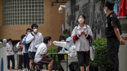 Tasa de positividad de COVID-19 en China supera el 20 %; hospitales saturados de pacientes