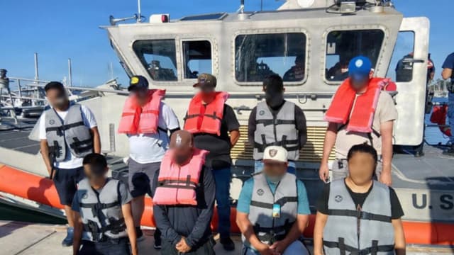 Guardia Costera y Armada de EE. UU. interceptan contrabando y arrestan a 34 inmigrantes ilegales