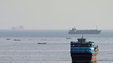 Irán y Omán se acercan a un acuerdo sobre nueva ruta marítima en Ormuz, pero seguirá cerrado