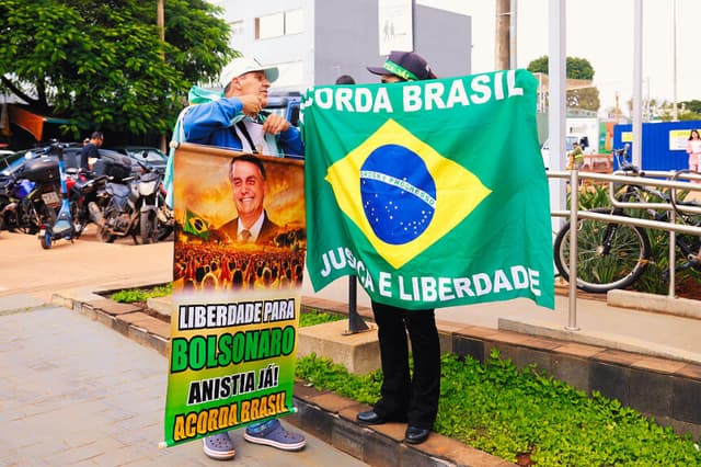 Bolsonaro solicita permiso para recibir a sus hijos durante el Día del Padre