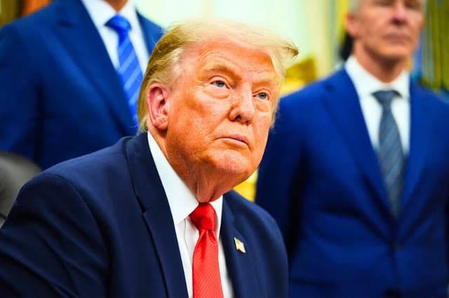 El presidente Donald Trump habla en el Despacho Oval el 29 de julio de 2026. (Julia Demaree Nikhinson/AP Photo).