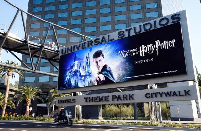 La entrada a Universal Studios en Universal City, California, el 23 de agosto de 2016. (Chris Pizzello/Invision/AP)