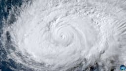 Japón ordena evacuaciones ante la llegada del tifón Dolphin y cancela 500 vuelos