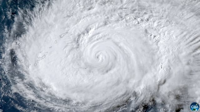 Una imagen satelital muestra al tifón Dolphin acercándose a Okinawa, en Japón, el 6 de agosto de 2026. (CSU/CIRA y JMA/JAXA/Imagen cedida a través de Reuters)