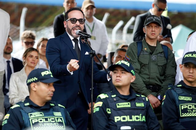 De la Espriella cambia el protocolo y hablará ante militares en su primer discurso presidencial