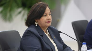 Primeros contactos entre gobierno y oposición ponen la transición como uno de los temas centrales
