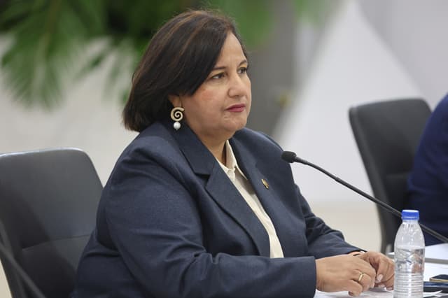 Primeros contactos entre gobierno y oposición ponen la transición como uno de los temas centrales