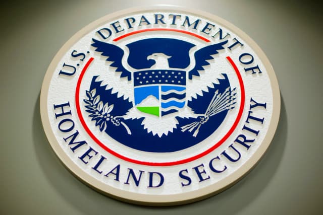 Logotipo del Departamento de Seguridad Nacional en Washington, en una foto de archivo. (Pablo Martínez Monsiváis, Archivo/Foto AP)
