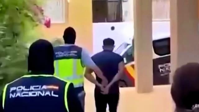 Policía española desarticula una red de trata de personas y detiene a 78 personas