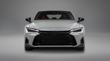 Lexus IS 350 F-Sport, esquivando la modernidad, rindiendo culto a la tradición