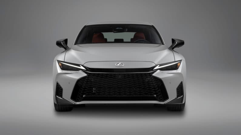 Lexus IS 350 F-Sport, esquivando la modernidad, rindiendo culto a la tradición