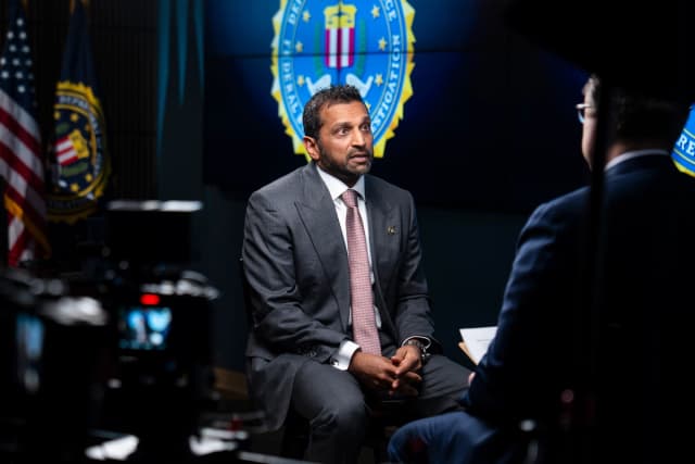 El director del FBI, Kash Patel, habla durante una entrevista en la sede del FBI en Washington el 4 de agosto de 2026. (Madalina Kilroy/The Epoch Times)