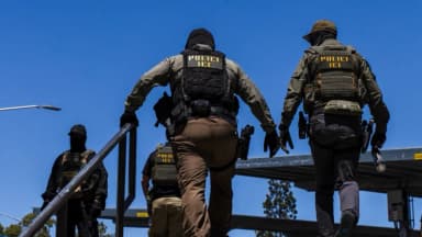 Agentes de ICE tendrán cámaras corporales en todo el país a partir de este mes