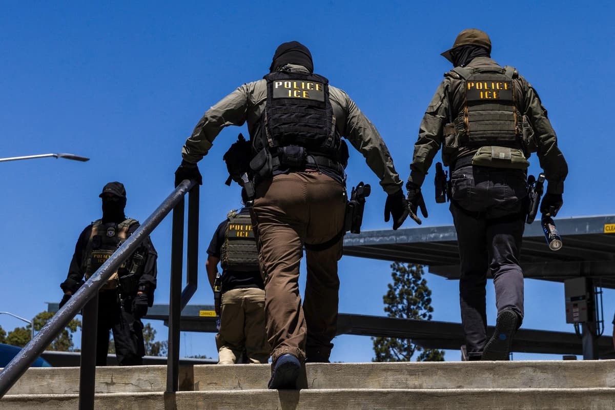 Agentes de ICE tendrán cámaras corporales en todo el país a partir de este mes