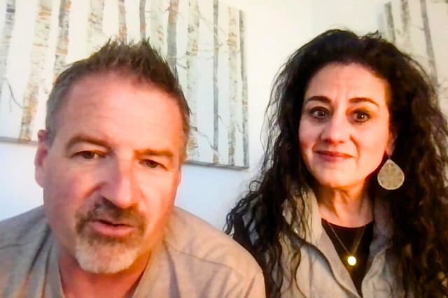 Ked y Michelle Frank, defensores de la lucha contra la trata de personas. (NTD/Captura de pantalla vía The Epoch Times).