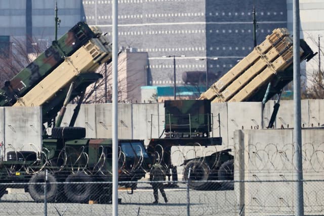 Sistemas de defensa antimisiles Patriot de EE. UU. en una base del ejército estadounidense en Pyeongtaek, Corea del Sur, el 10 de marzo de 2026. (Kim Hong-ji/Reuters).