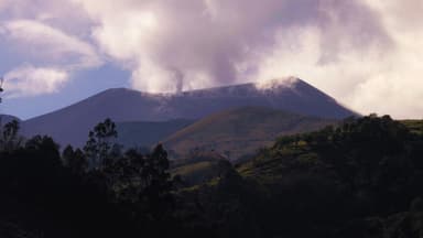Ceniza del volcán Puracé complica la actividad aérea en el suroeste de Colombia