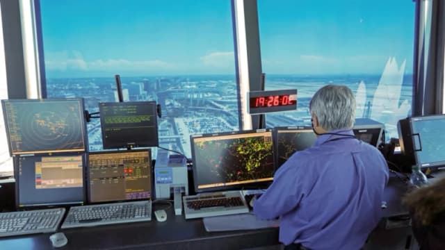 Campaña de reclutamiento dirigida a video gamers logra cifra récord de contrataciones de controladores aéreos: FAA
