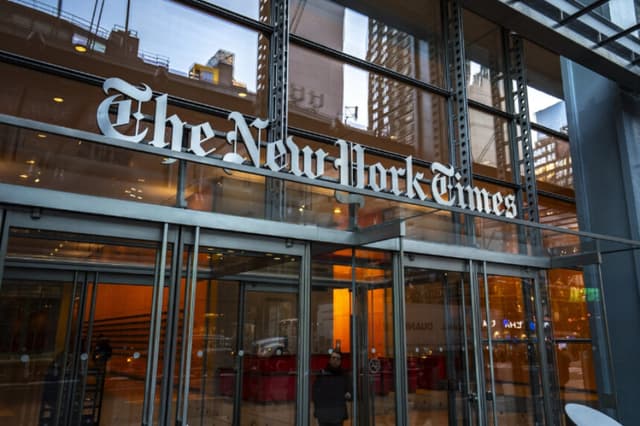 Edificio del New York Times en Manhattan, 5 de febrero de 2024. (Samira Bouaou/The Epoch Times).